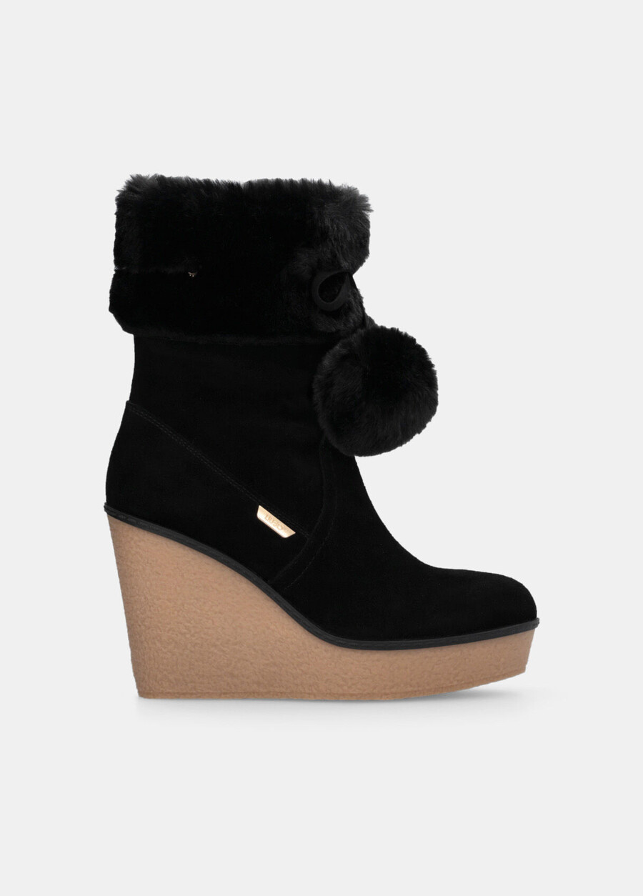 ankelboots med kilklack och pom-pom