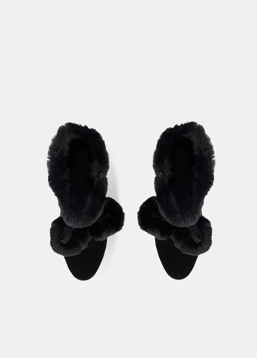 ankelboots med kilklack och pom-pom