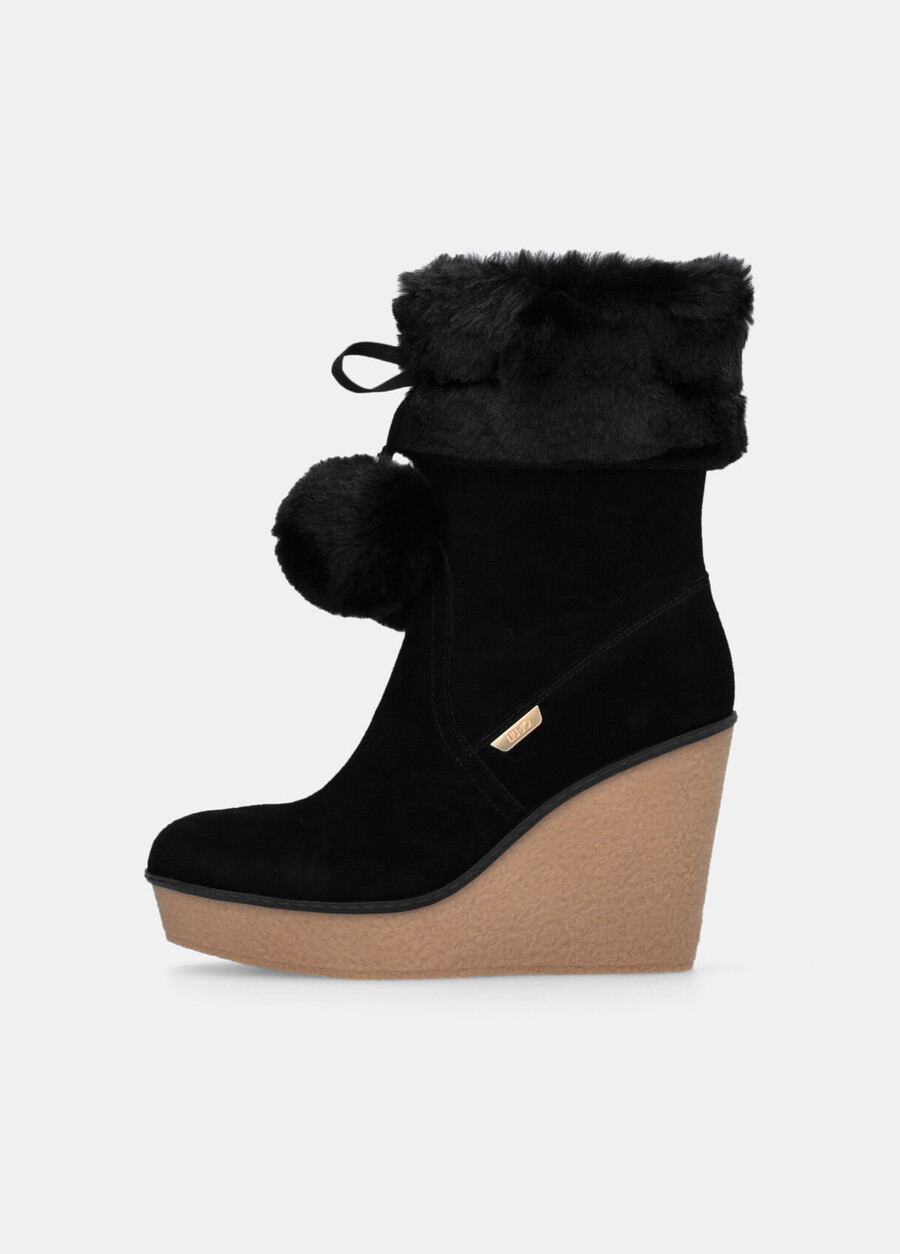 ankelboots med kilklack och pom-pom