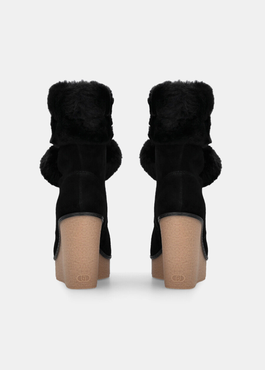 ankelboots med kilklack och pom-pom