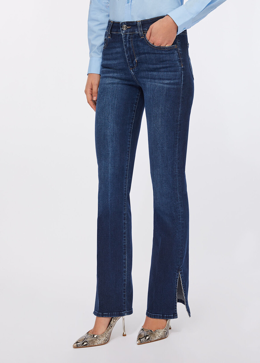 höga utsvängda jeans