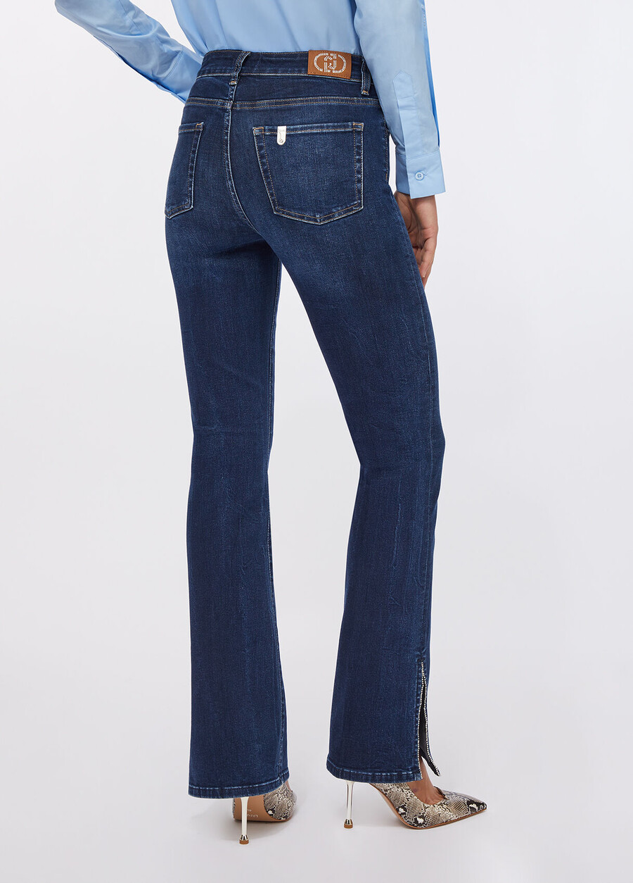höga utsvängda jeans