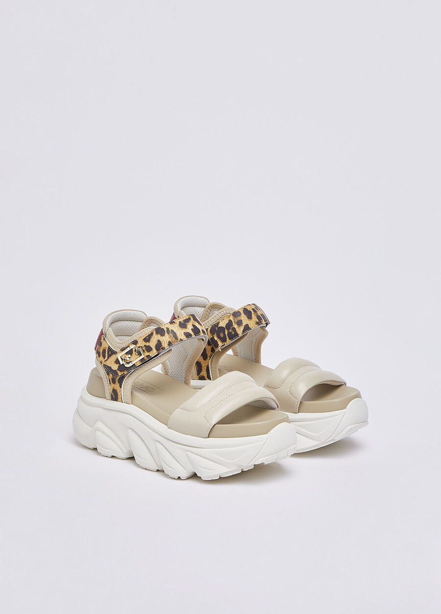 grova sandaler med djurtryck