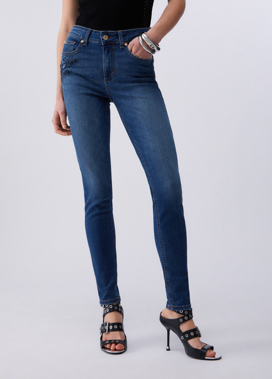 skinny jeans med broderi