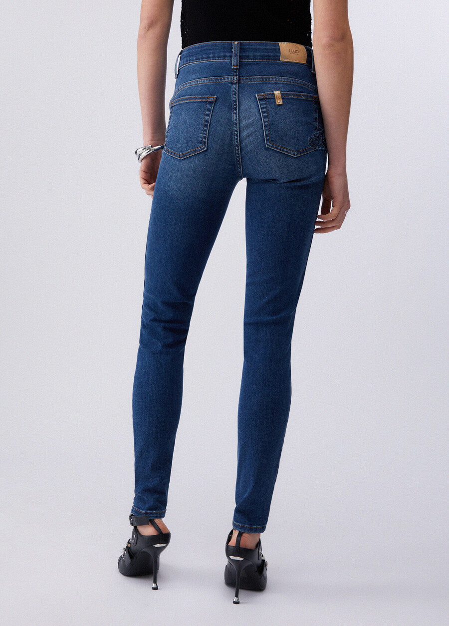 skinny jeans med broderi