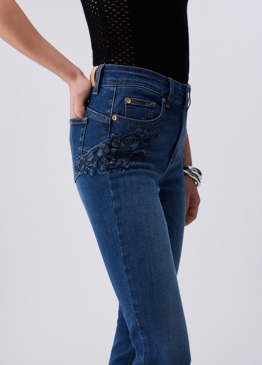 skinny jeans med broderi
