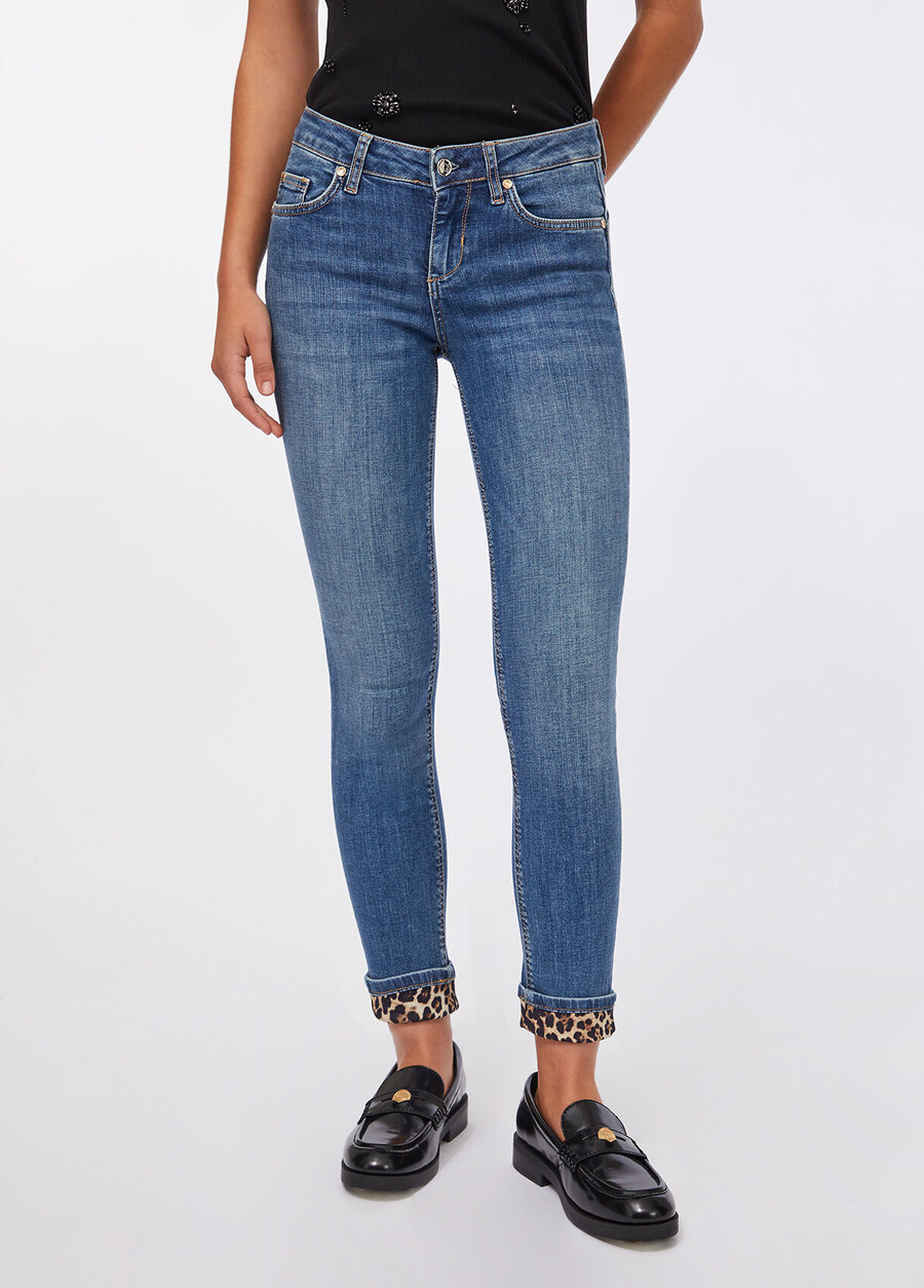 skinny jeans med uppvikningar