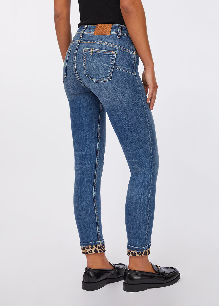 skinny jeans med uppvikningar