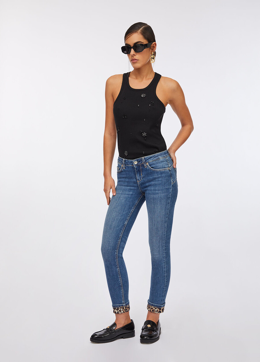 skinny jeans med uppvikningar