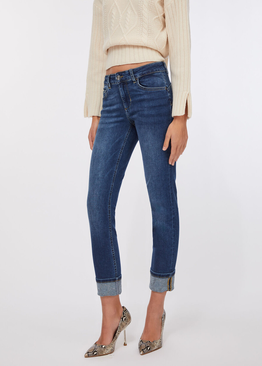 skinny jeans med uppvikningar