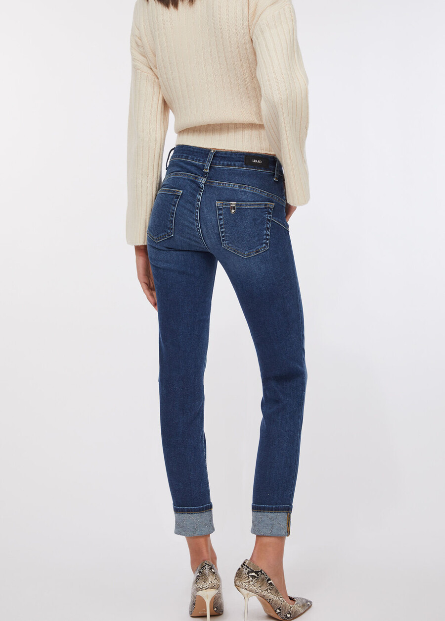 skinny jeans med uppvikningar