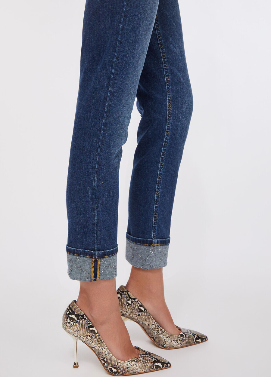 skinny jeans med uppvikningar