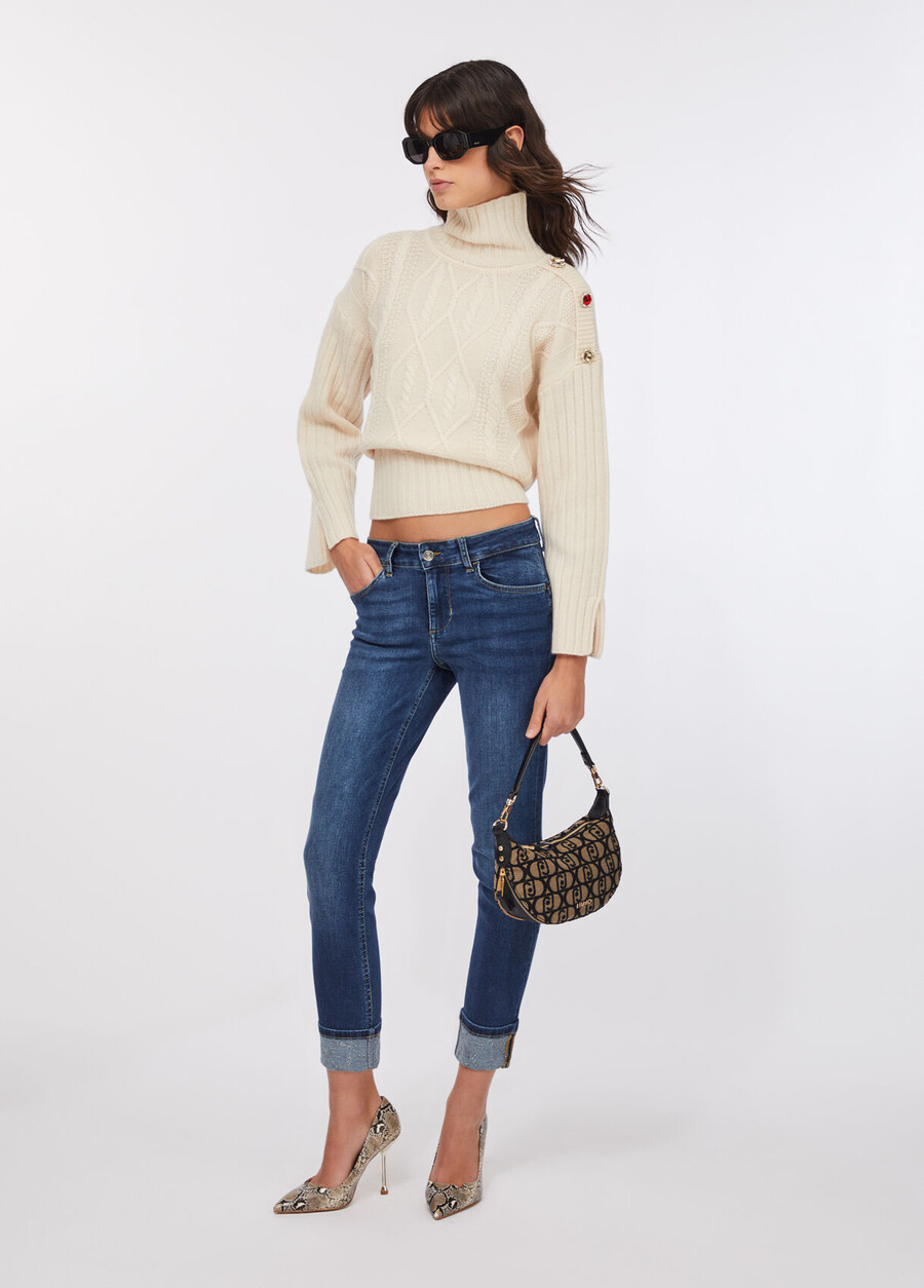 skinny jeans med uppvikningar