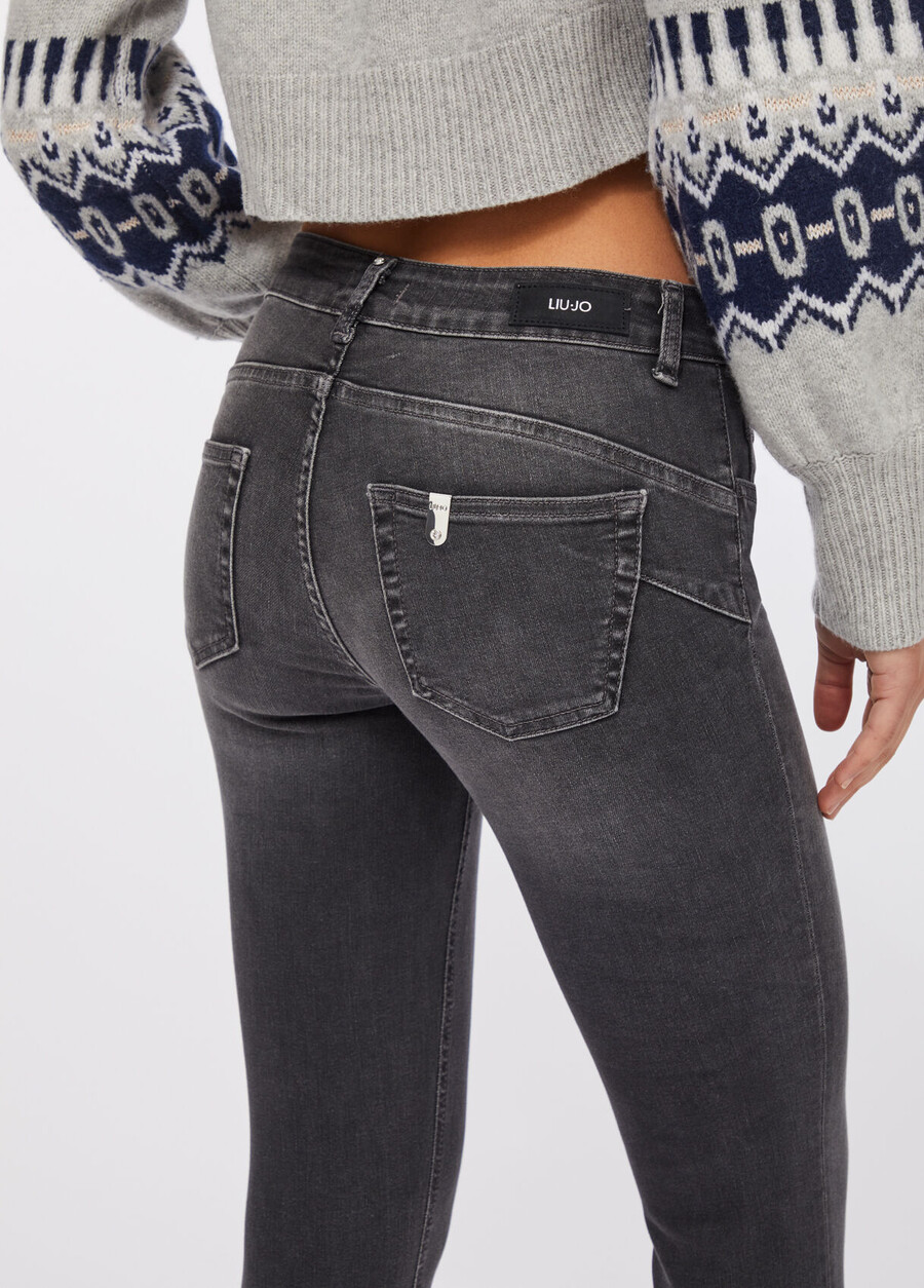 skinny jeans med uppvikningar