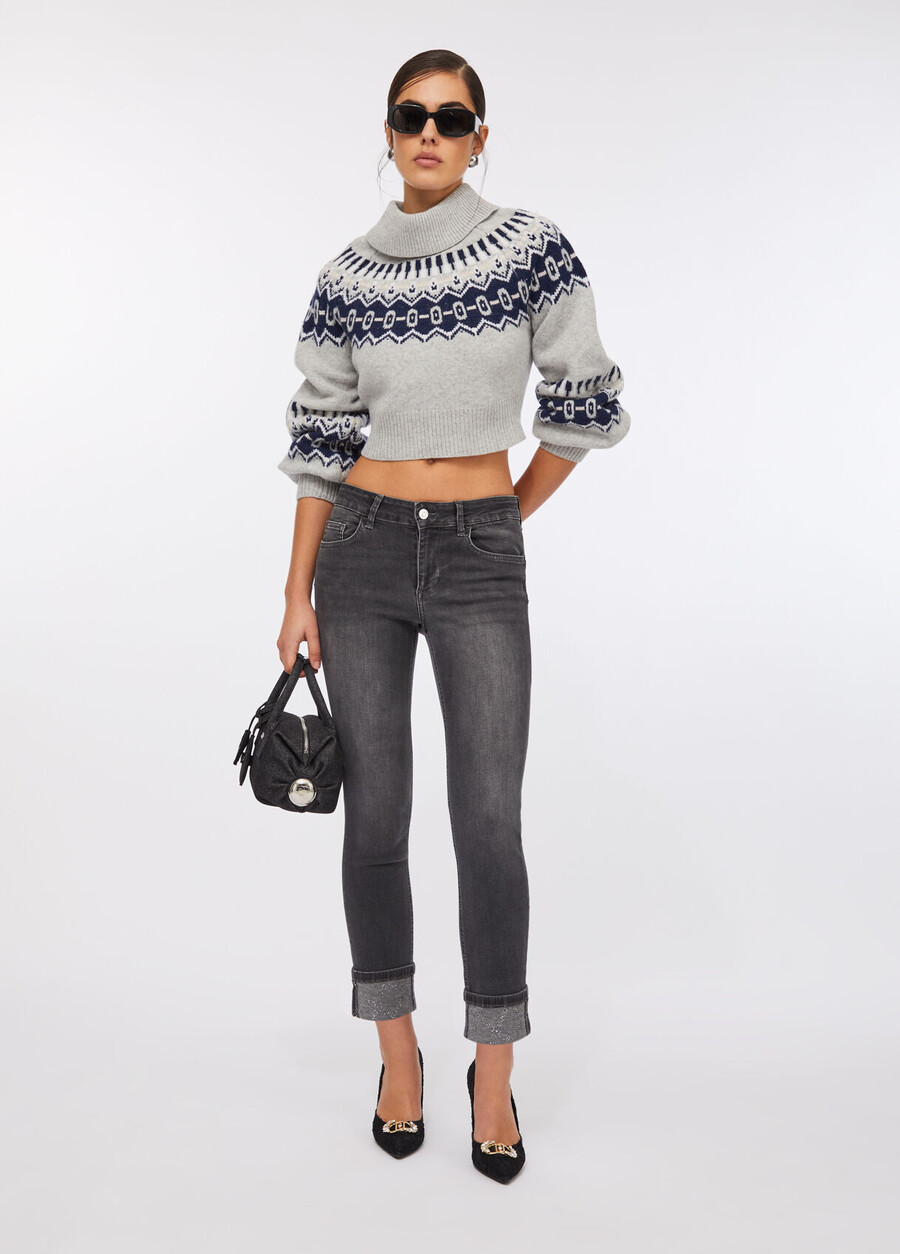 skinny jeans med uppvikningar