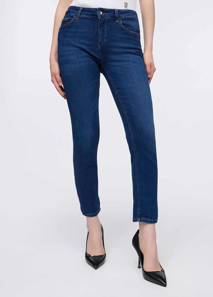 skinny jeans med uppvikningar
