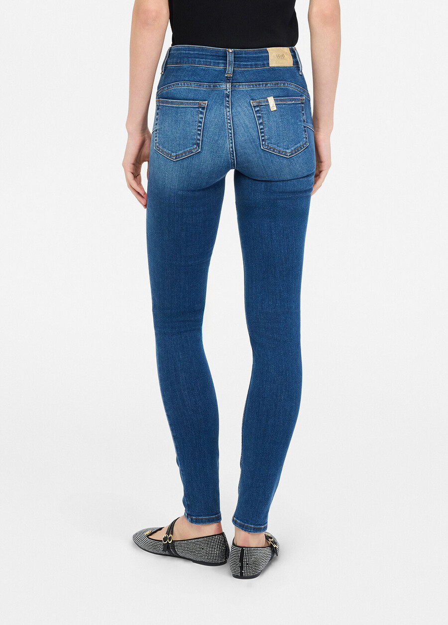 högmidjade skinny jeans