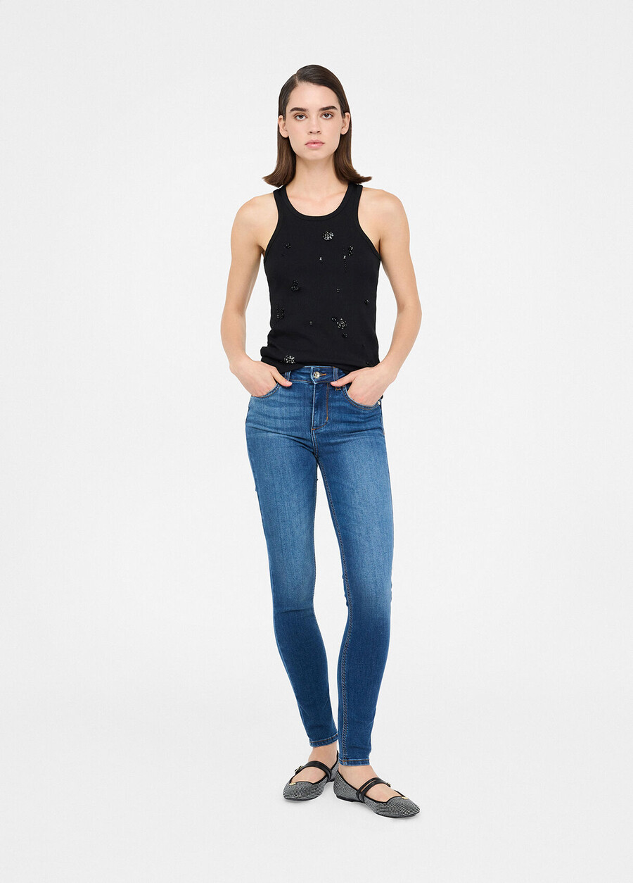 högmidjade skinny jeans