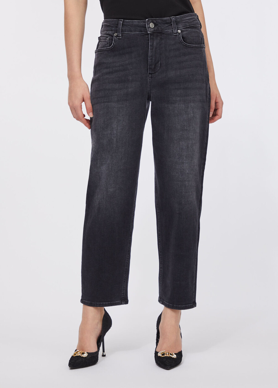 carrot fit jeans