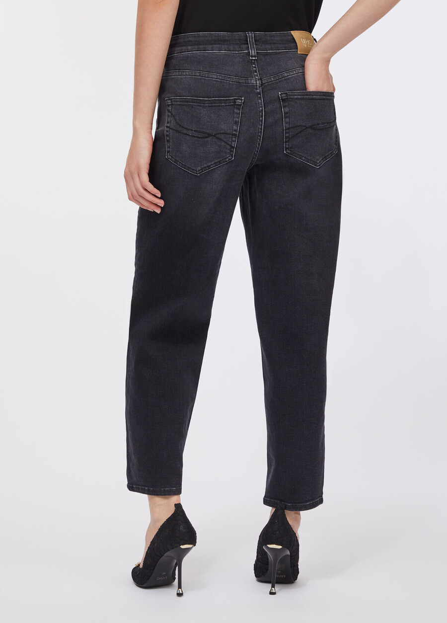 carrot fit jeans