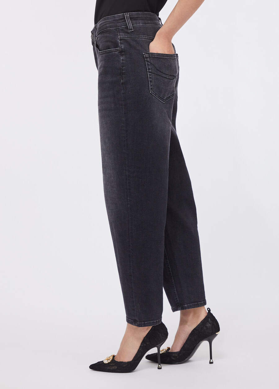 carrot fit jeans